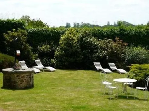 Chateau De Brelidy 3*,