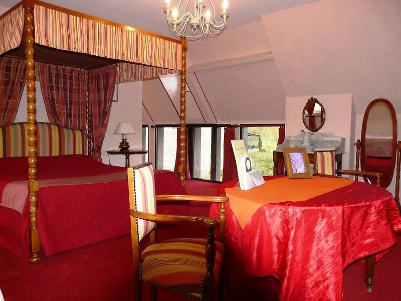Chateau De Brelidy 3*,