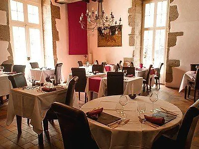 Chateau De Brelidy 3*,
