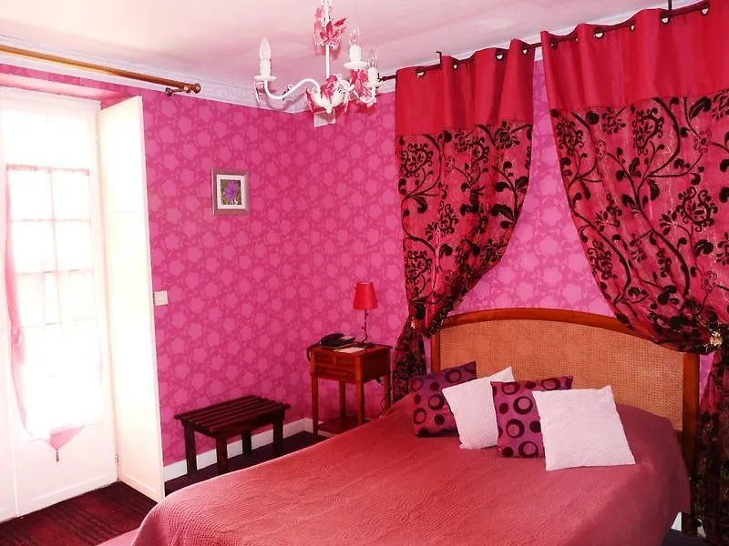 Chateau De Brelidy 3*,