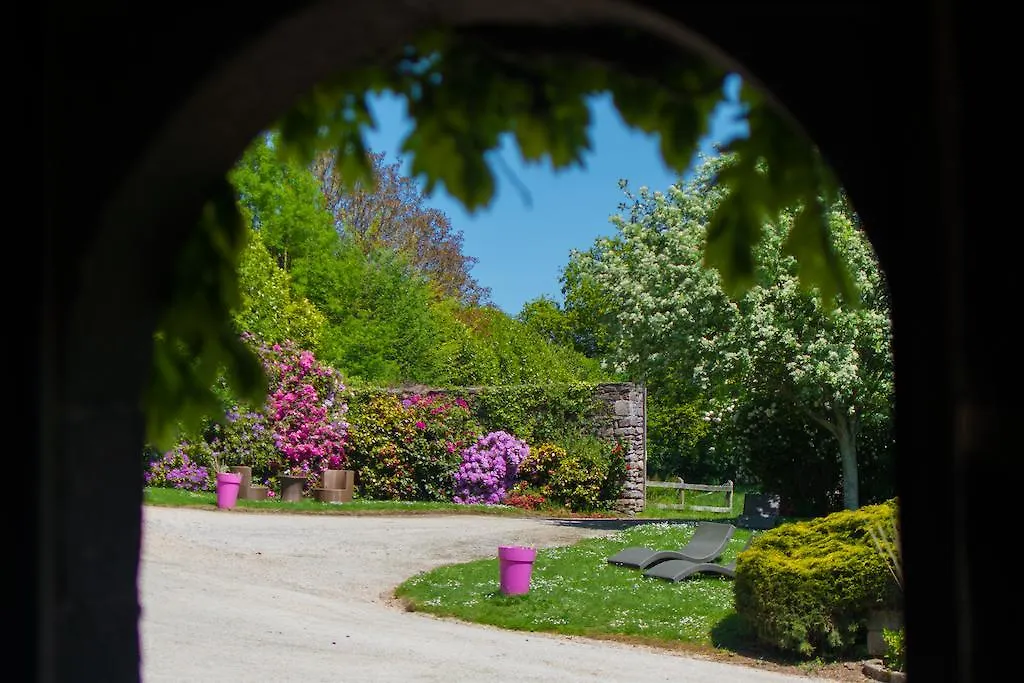 Chateau De Brelidy